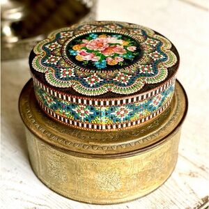 Vintage 1950s floral tin